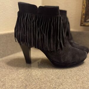 Size 7 Paul Green Black suede booties with the fringe!!